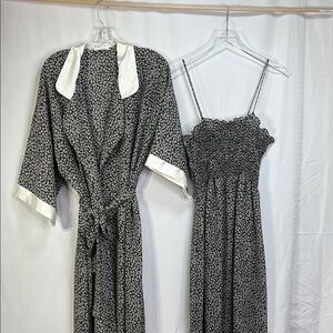 🐜 Amelia’s Black  White grey Floral gown and Robe Set
